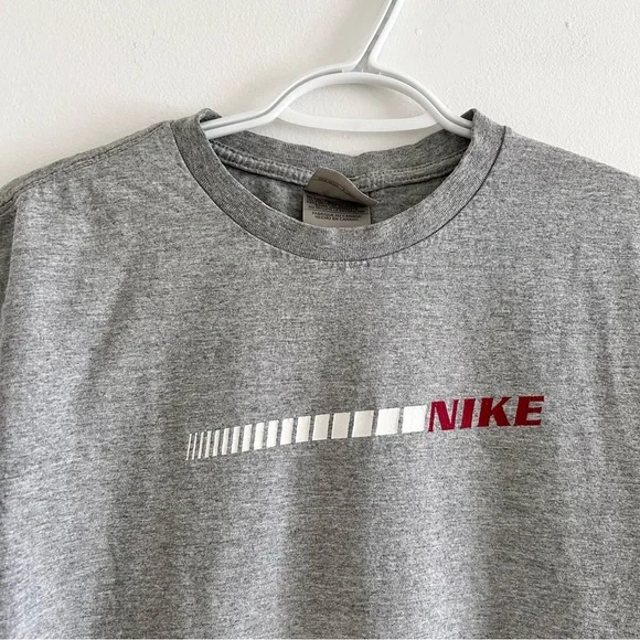 Vintage y2K Nike Gray Tee with Red Logo - Picture 2 of 6